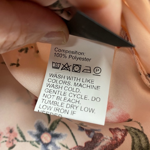 Women’s Pink Floral Flutter Sleeve with Lace Trim Top ~ NWT - Picture 3 of 3